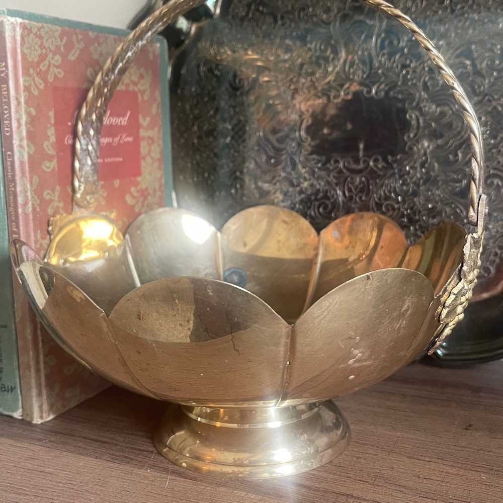 Vintage brass scalloped bowl with handle